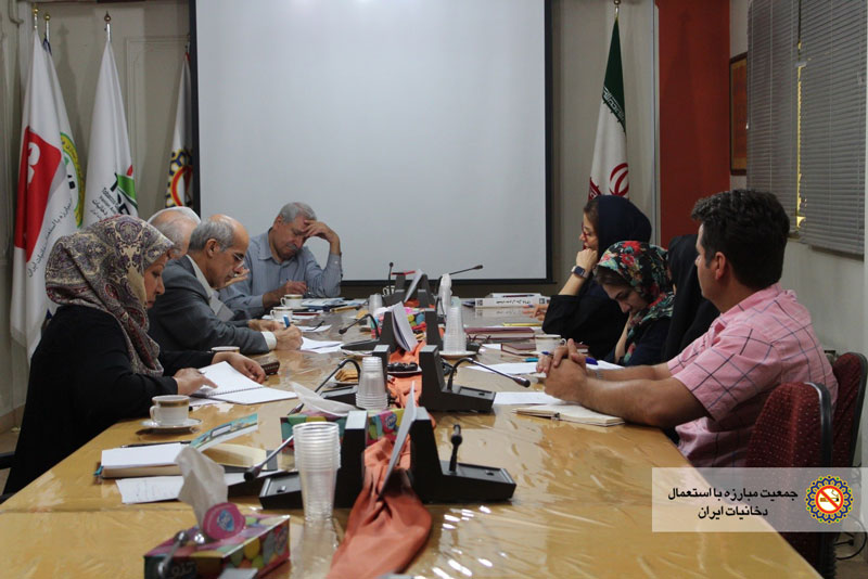 ارائه گزارشات  فعالیت ها انجام شده و اهداف جمعیت در جلسه مدیران جمعیت مبارزه با استعمال دخانیات ایران